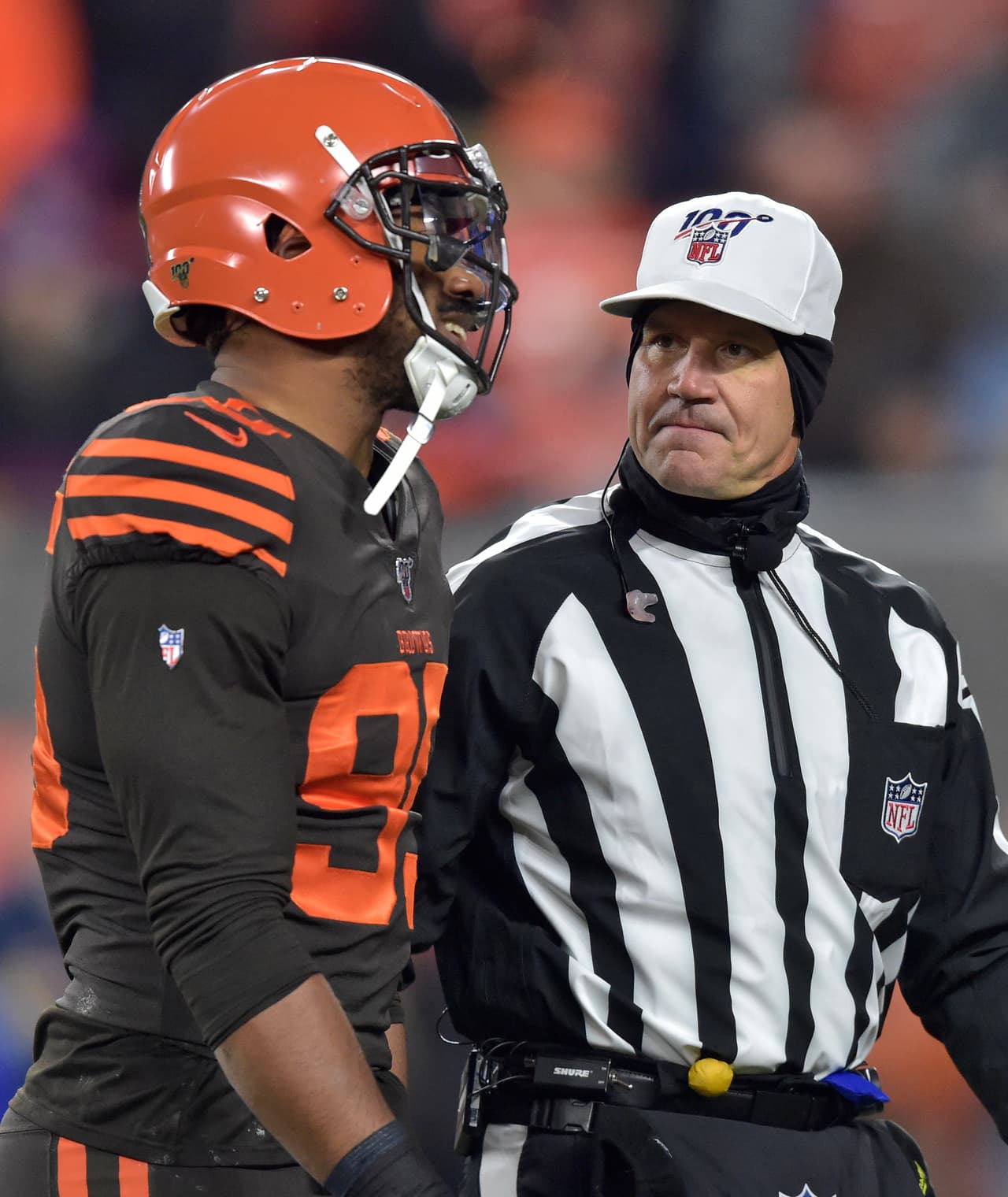 El liniero defensivo de los Browns, Myles Garrett golpeó con el casco al quarterback de los Steelers, Mason Rudolph. Hubo tres expulsiones.