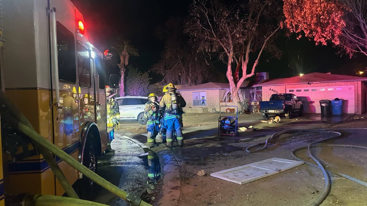 De inmediato comenzó la búsqueda de personas al interior, y encontraron a un individuo que necesitaba ayuda para salir. Dos personas en condición estable habían salido de la casa a tiempo.