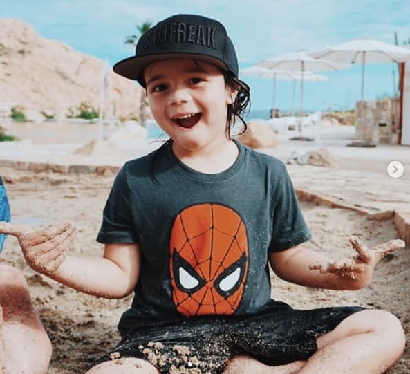 El hijo del ilusionista fue diagnosticado con 
<b><a href="https://www.univision.com/noticias/salud/esto-es-cancer-infantil-dos-fotos-reflejan-con-crudeza-la-vida-de-un-nino-de-4-anos-con-leucemia" target="_blank">leucemia linfoblástica aguda</a></b> en octubre de 2015. En junio de 2016, Angel anunció que el niño ya estaba en remisión.
<br>