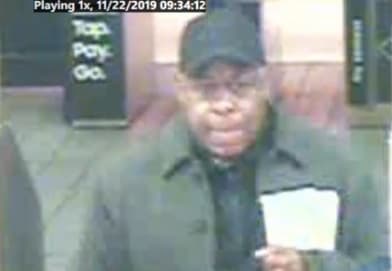 Buscan a pareja que fue sorprendida teniendo relaciones sexuales en estación de subway