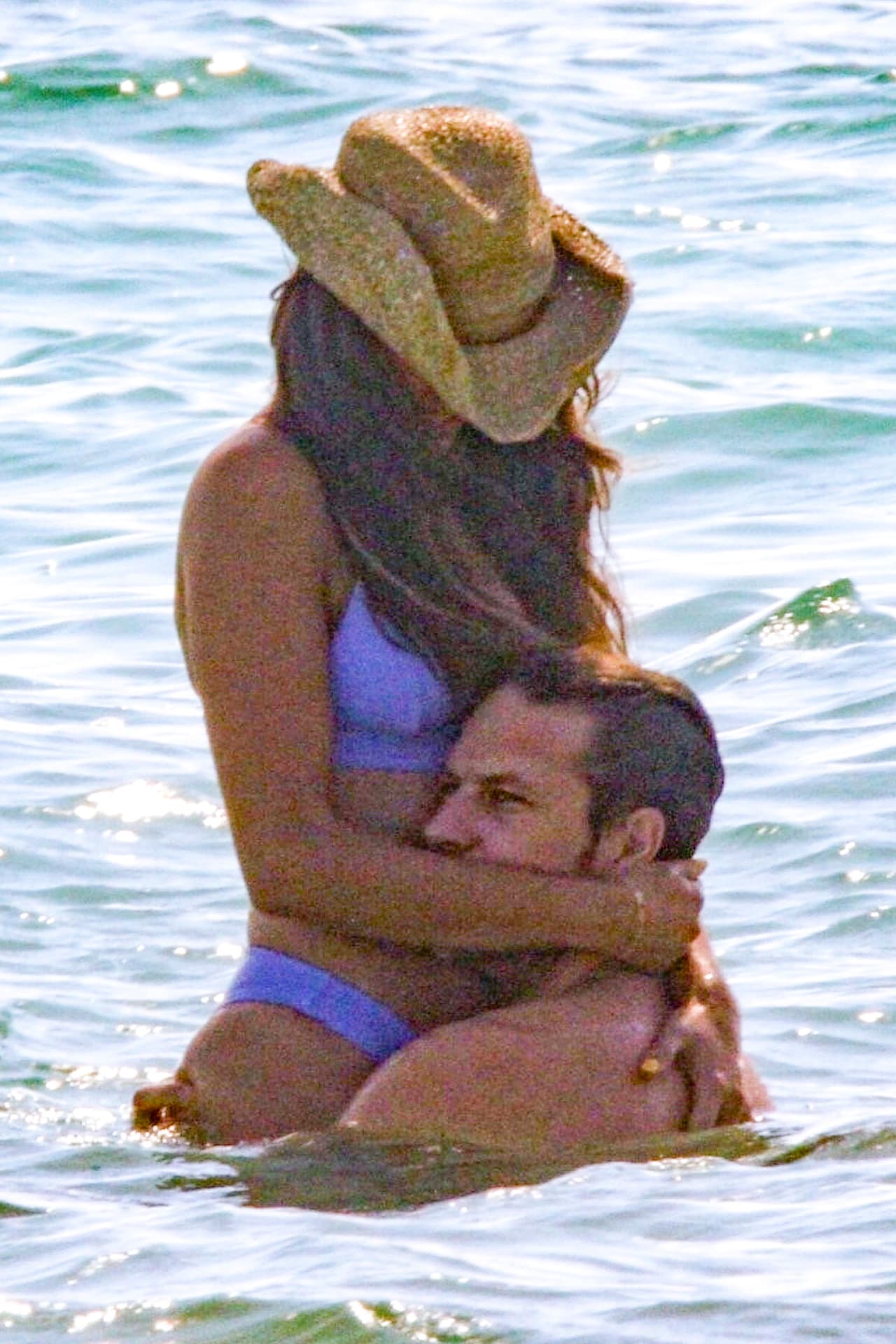 Eiza González ha tenido éxito a nivel laboral porque se ha dedicado a la actuación en cuerpo y alma. Luke Bracey parece entenderla perfectamente.