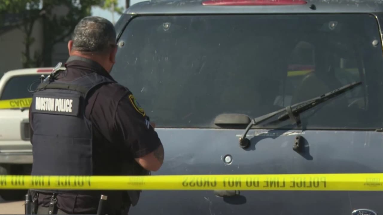 Un hombre resulta herido de gravedad tras ser golpeado en la cabeza durante aparente robo en Houston
