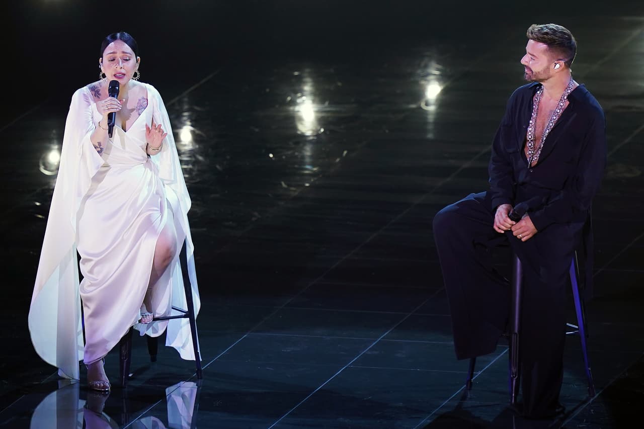 <h3 class="cms-H3-H3"><b>7.- Dos voces inigualables y juntas</b></h3>
<br>
<br>Carla Morrison y Ricky Martin subieron juntos al escenario para deleitar con sus voces con 'Recuerdo'. 
<br>