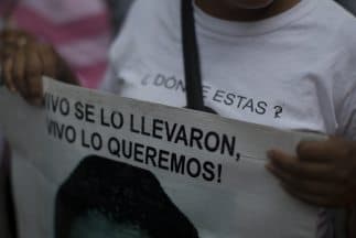 Familiares de los 43 desaparecidos de Ayotzinapa en una de las marchas por justicia.