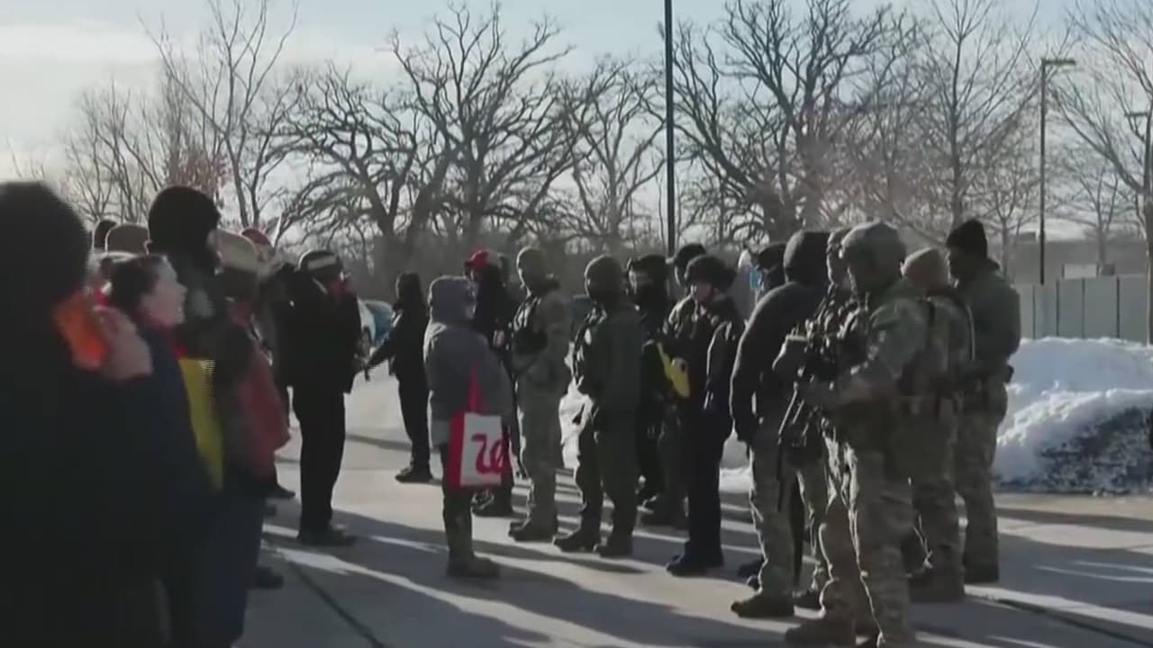 Renuncian cinco fiscales por polémica del tiroteo en Minneapolis donde murió una mujer