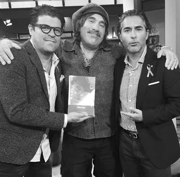 Jonathan Shaw nos presentó su último libro; él ha sido marinero, tatuador y escritor durante su vida.