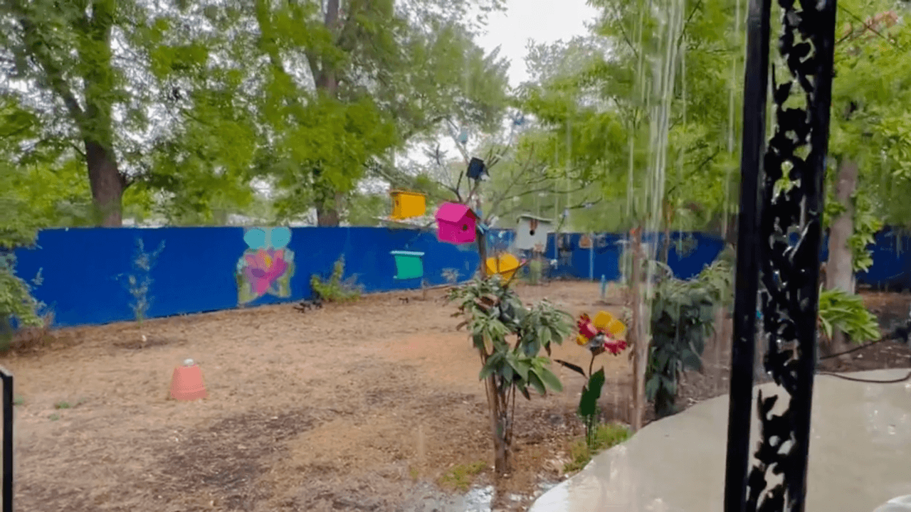 En el noroeste de la ciudad, una usuaria captó la lluvia desde su jardín. Hasta ahora, el riesgo por inundaciones es mínimo.