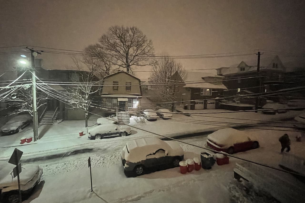 La poderosa tormenta dejó hasta 10 centímetros de nieve en Nueva York y 20 centímetros de nieve en Nueva Jersey.
<br>