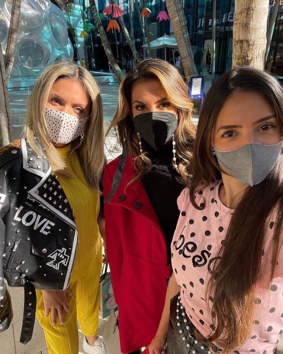 Maity Interiano dedicó unos momentos a ver a grandes amigas que ya extrañaba mucho. “La amistad es una virtud que nace en el alma, crece en la mente y vive en el corazón”, compartió en esta postal.