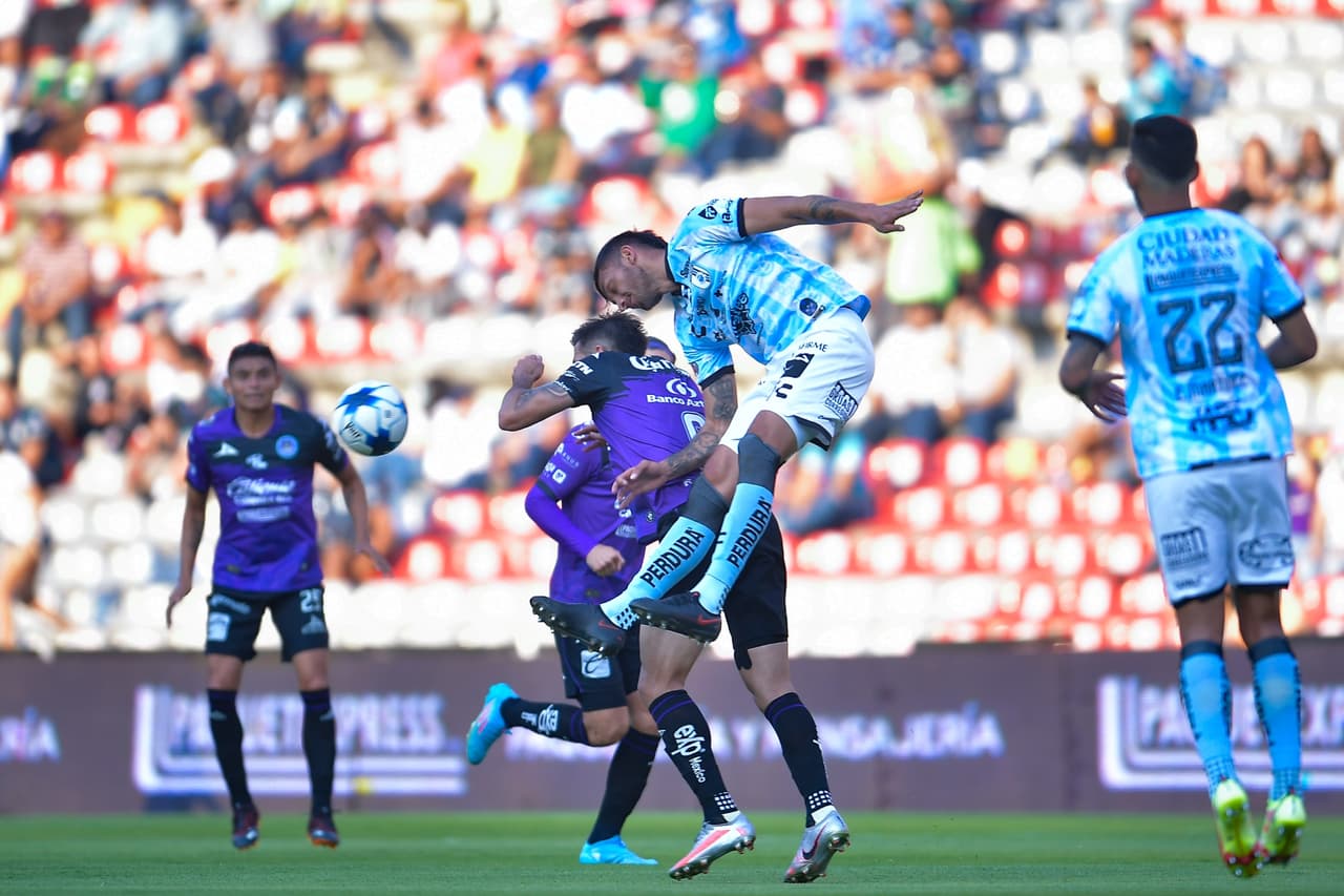 Los Gallos salen b ravos frente a Mazatlán y aseguran los puntos tras vencer 2-0 a los cañoneros.