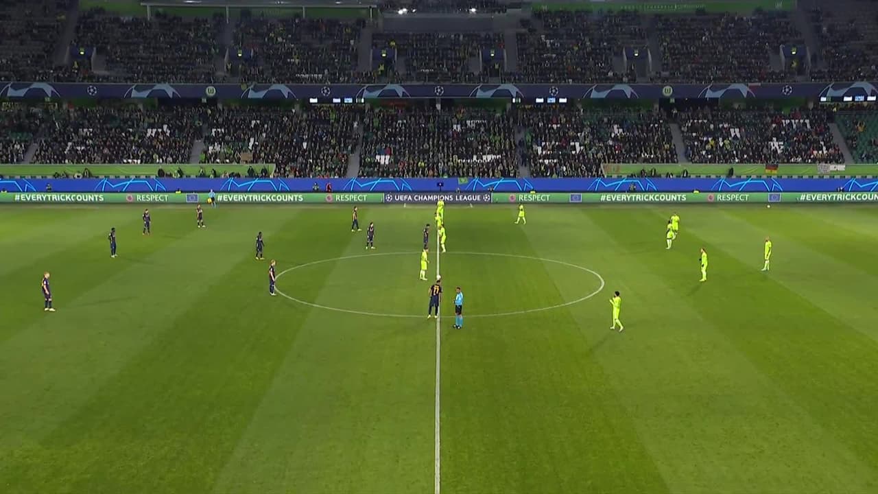 Arranca el partido y la pelota está en juego.