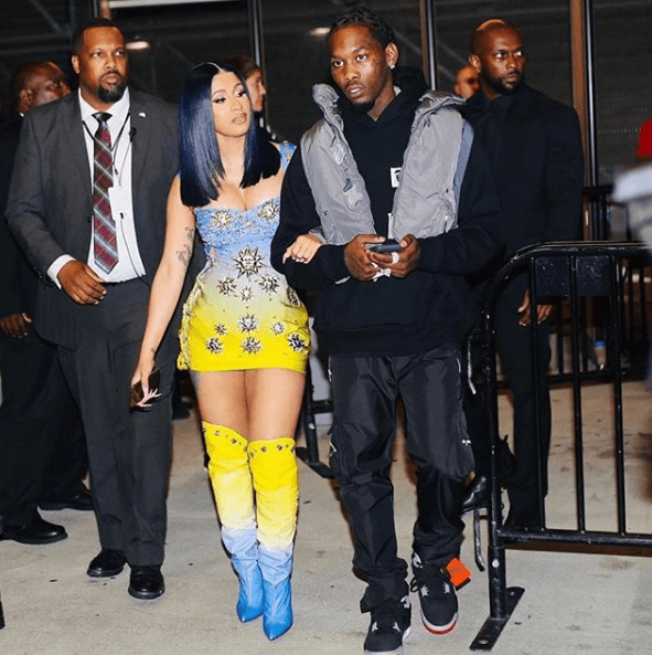 La segunda nominada en esta categoría es Cardi B, quien también invierte fuertes sumas de dinero en su calzado, que siempre combina con su vestuario.