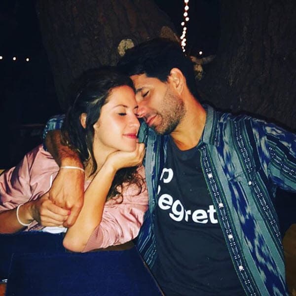 Los actores muestran su felicidad en las fotografías que comparten en Instagram y aseguraron a la cámara de Mezcalent que por el momento no tienen planes de boda: "Todavía no es algo que hayamos hablado, todo a su tiempo, somos muy felices y (estamos) disfrutando mucho la relación, pero también con mucho trabajo, entonces pues no", dijo el actor.