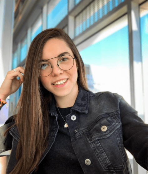 Además de su gusto por los libros, es fanática de Harry Potter. 
<br>