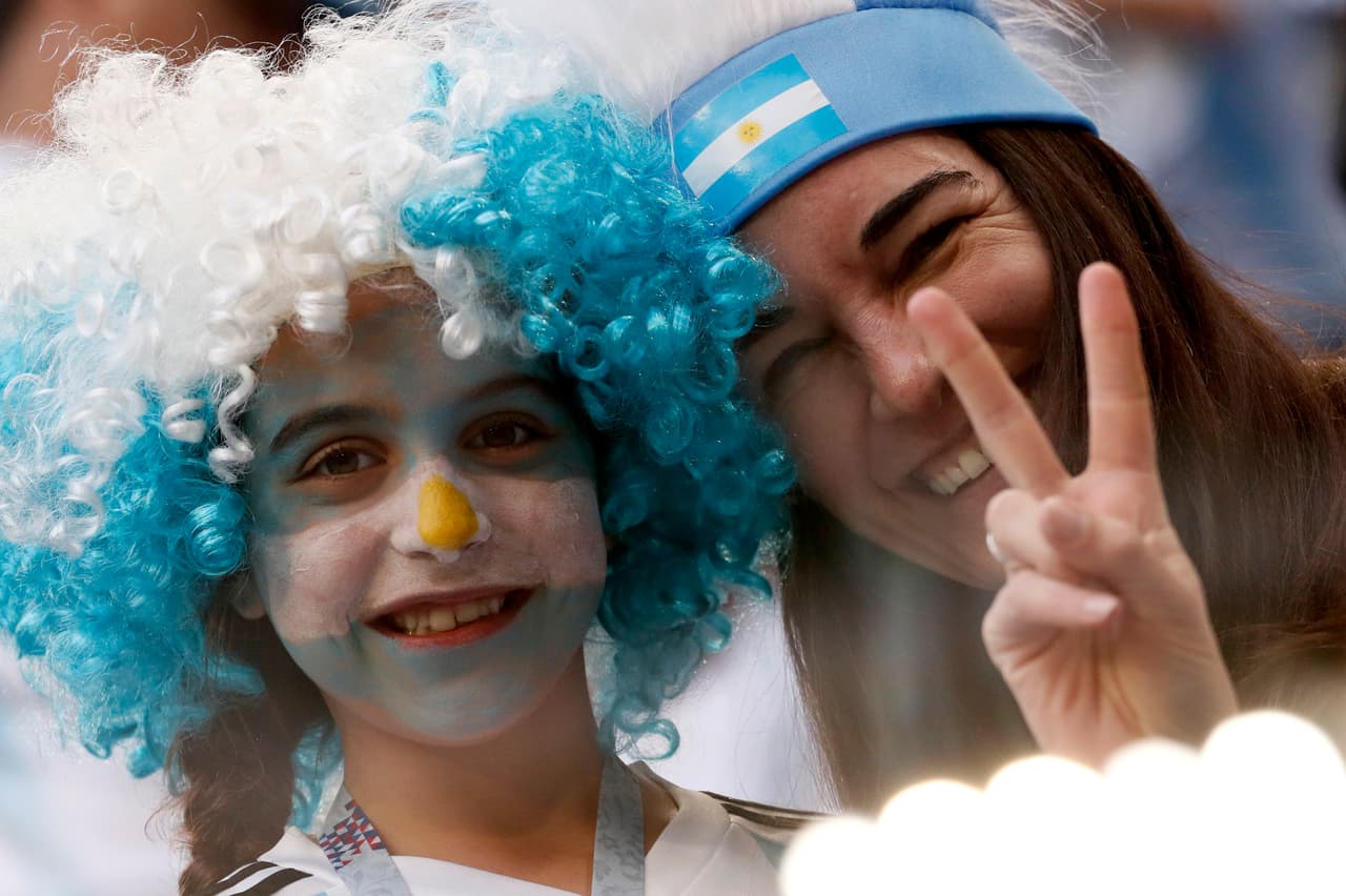Los fanáticos de Argentina inundan de pasión el partido contra Nigeria en un encuentro de alegría y colorido en el tercer y definitivo partido del grupo D del Mundial Rusia 2018.