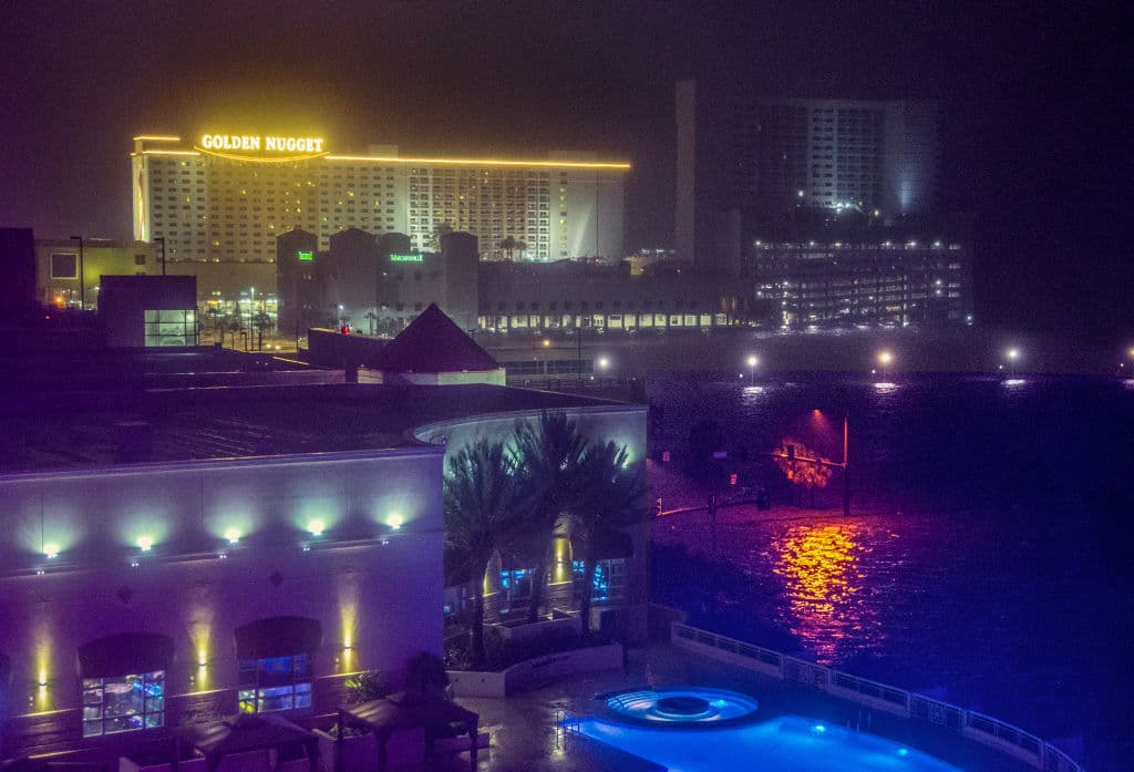 Las ciudades a lo largo de la costa de Mississippi, como Gulfport y Biloxi, estaban en alerta. Algunos hoteles y casinos frente a la costa fueron evacuados y los meteorólogos pronosticaron lluvias de entre 3 y 6 pulgadas, con algunas acumulaciones aisladas de 10 pulgadas.