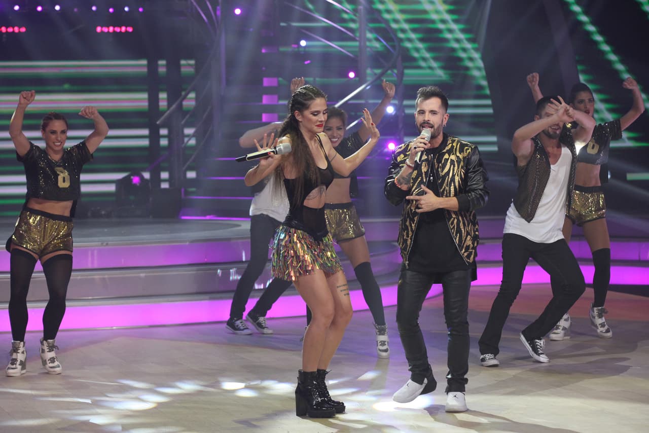 Aunque ya no están juntos en Mira Quién Baila, el amor de la pareja –que empezó hace más de seis años– sigue viento en popa. Sobre la forma en que inició su relación, explican: “lo que tenía que suceder sucedió y todo ha sido realmente maravilloso”.