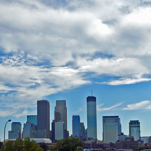 <b>Minneapolis, Minnesota,</b> se encuentra en el lugar número 
<b>8</b> de la lista. 
<b>St Louis</b>, en Missouri, tiene 
<b>la mayor cantidad de instalaciones de atención de salud </b>por cada 100,000 residentes, con cerca de 50 centros.
<br>