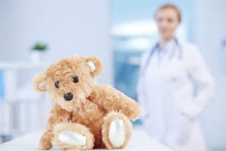 <b>1.- Habla con el pediatra de tu bebé:</b>
<br>Antes de cualquier decisión relacionada con la alimentación del recién nacido, Sabogal insiste en consultar con el pediatra del niño. Para las madres que no tienen un pediatra específico, la opción es visitar una clínica comunitaria en donde la pueden orientar e incluso ofrecer la lista de recursos disponibles.