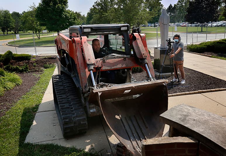 Los líderes del santuario esperan construir un refectorio o restaurante en el futuro para alimentar a los peregrinos y proporcionar una fuente de ingresos.