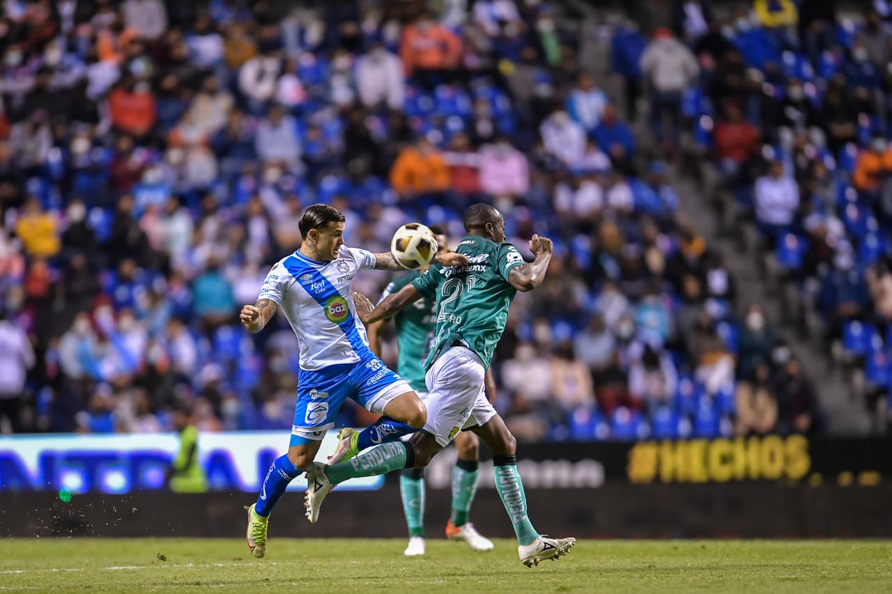 Puebla consigue la primer derrota de la Liguilla luego de remontar al León 2-1 gracias a las anotaciones de Pablo Parra y Maximiliano Araujo.