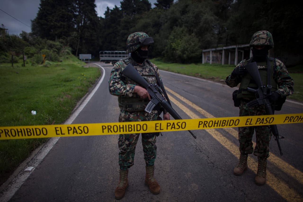 Estrategia de "abrazos, no balazos" de AMLO contra el crimen, "no funcionó", afirma embajador de EEUU en México