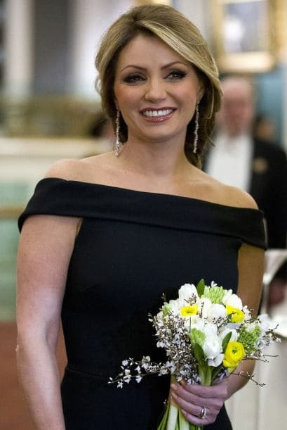 Ya entrada la noche se quitó el peluchito y enseñó más piel.