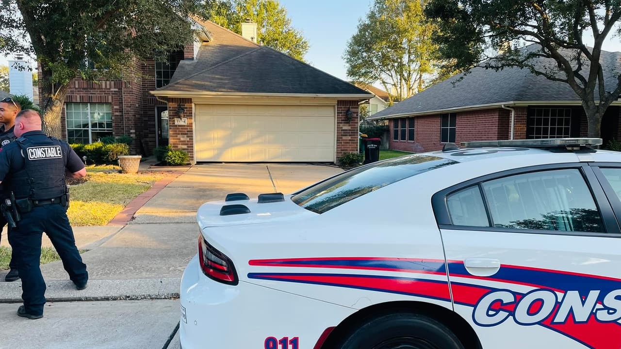 Agentes del precinto 4 del condado Harris hicieron un chequeo de bienestar en una vivienda ubicada en la cuadra 15000 de la Misty Dawn Trail en Cypress, al noroeste de Houston.