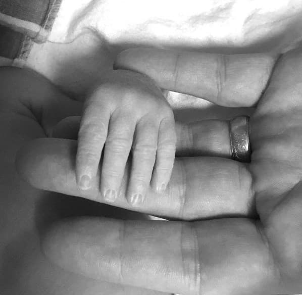 <b>Tori Spelling</b> esta más que encantada con su quinto hijo y la familia que ha formado junto a su esposo, Dean McDermott.