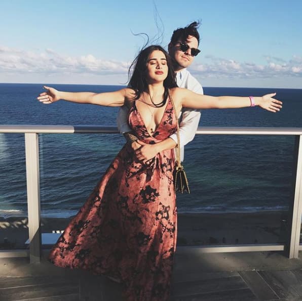 Desde hace algunos meses, han compartido muchos viajes juntos. Estuvieron en las playas mexicanas de Cabo San Lucas, Baja California Sur, y Cancún, Quintana Roo, Argentina y Colombia.