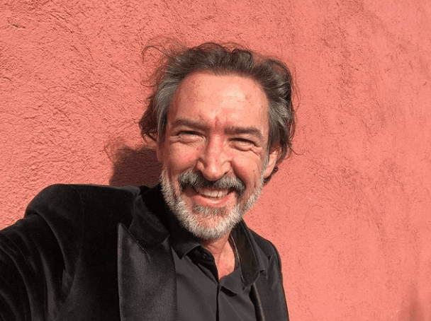 Aunque se encuentra en un gran momento de su carrera, se mantiene muy hermético respecto a su vida privada. En ocasiones ha hablado de su hija María, quien se mantiene fuera de los reflectores.