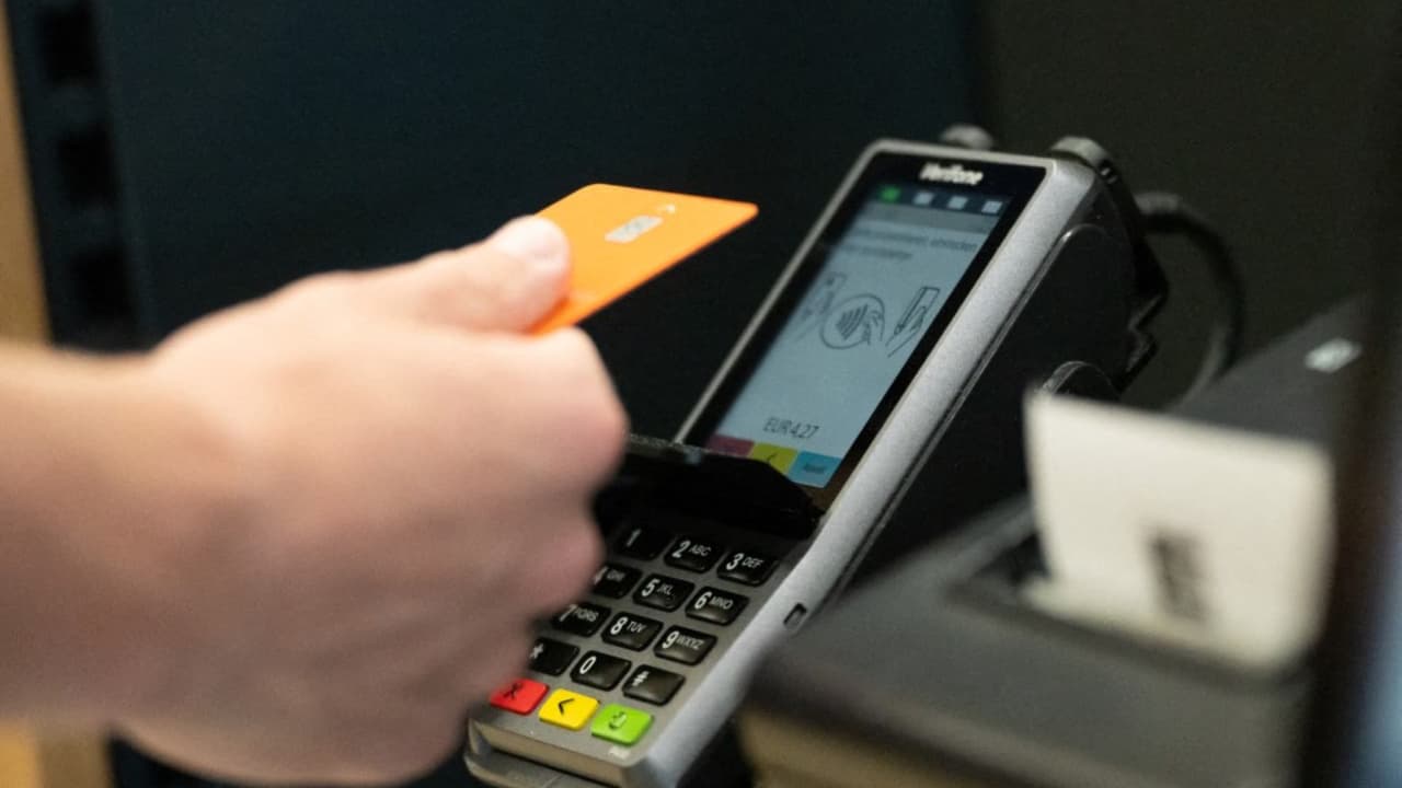 Bancos en desacuerdo por propuesta de Trump de bajar intereses de tarjetas de crédito