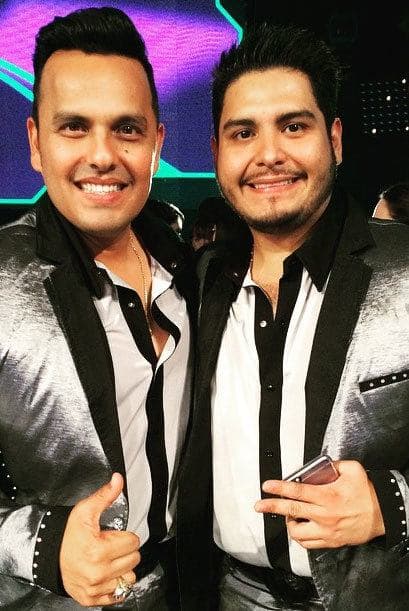 Todos los invitados musicales no perdieron la oportunidad de tener la foto del recuerdo.