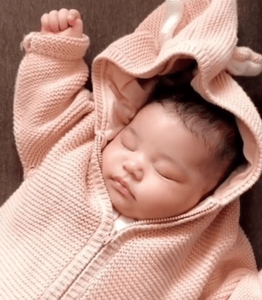 Pero además, otro dato curioso es que a pesar de tantos seguidores en su cuenta, solo tiene cuatro publicaciones: tres fotos y un video. Esta es una de las imágenes que aparecen en su perfil.