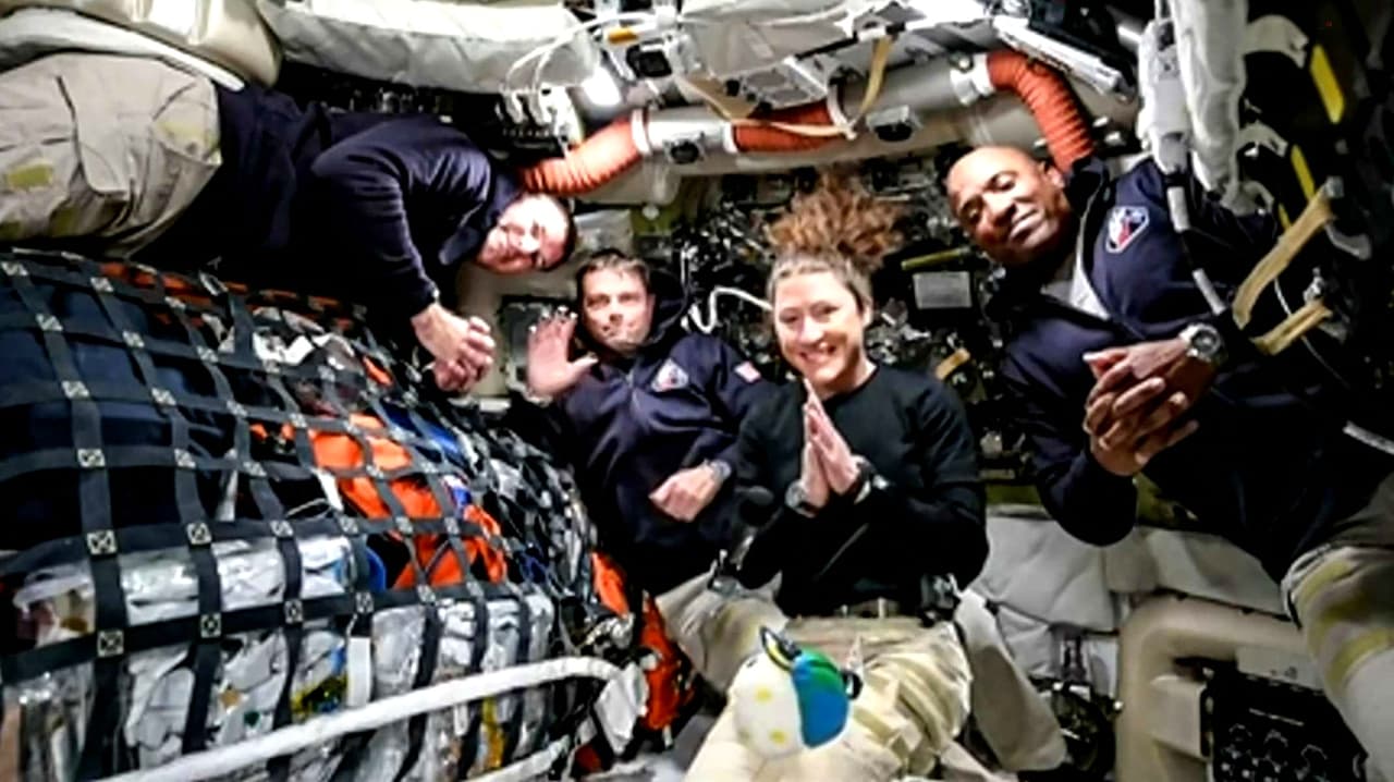 Artemis II, día 3 | Tripulación envía emotivo saludo a la Tierra y cuentan la comodidad de su viaje