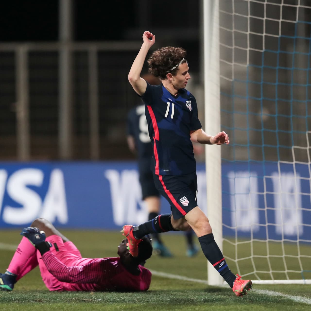 Estados Unidos se impone ante Jamaica 4-1 durante un partido amistoso. Sergiño Dest estrena cuenta goleadora con el selectivo estadounidense, pues abrió el marcador al minuto 34, seguido de Brenden Aaronson y Sebastian Lleglet cerró con broche de oro, pues anota doblete rumbo al final del encuentro.