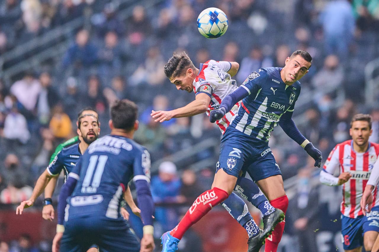 Monterrey controla el partido durante casi los 90 minutos, pero su delantera no es nada contundente y terminan cayendo 0-2 en el 'Giagnte de Acero'.