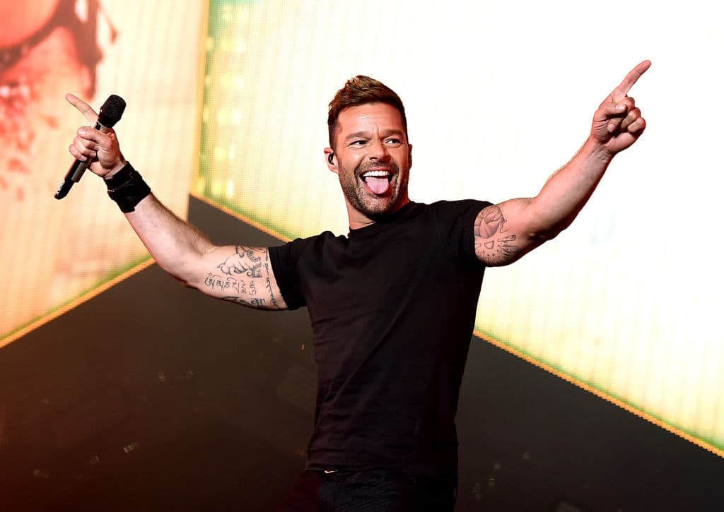 <b>Ricky Martin</b>
<br>El artista puertorriqueño comenzó siendo vocalista del grupo Menudo, pero se dio a conocer el mundo como solista, cantando en español y en inglés.