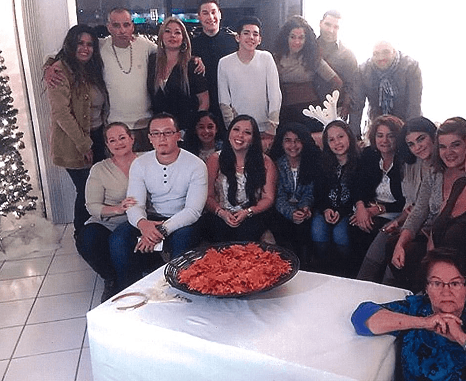 En su casa le dicen Yoyo, le encanta el soccer y la música de Frank Sinatra.