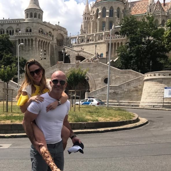 Zaba, quien está 
<b><a href="https://www.univision.com/famosos/exclusiva-las-fotos-de-la-boda-de-erika-zaba-de-ov7-y-francisco-oliveros-en-mexico-fotos">casada con el empresario Francisco Oliveros</a></b>, también platicó del descanso que tomará tras el parto.