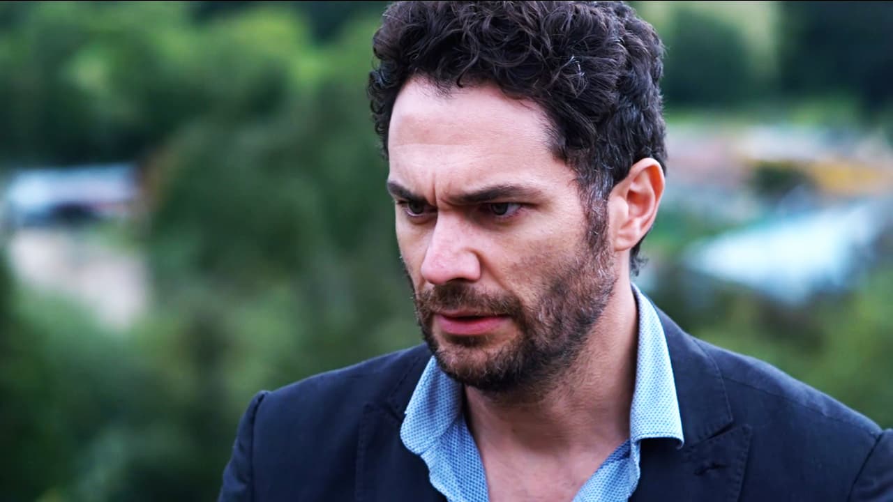 Ricardo estaba temblando de miedo y les ofreció una gran cantidad de dinero por salvar su vida.