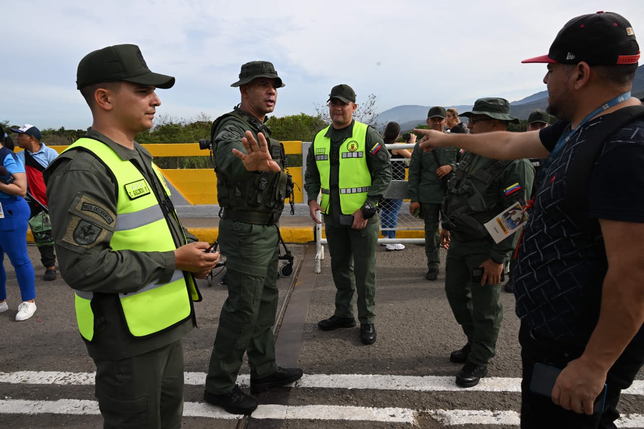 Aún es incierto el impacto que tendrá la reapertura. De acuerdo con la Cámara Colombo Venezolana podría llegar a 1,000 millones de dólares y según el gobierno venezolano a 4,000 millones de dólares.
<br>
<br>