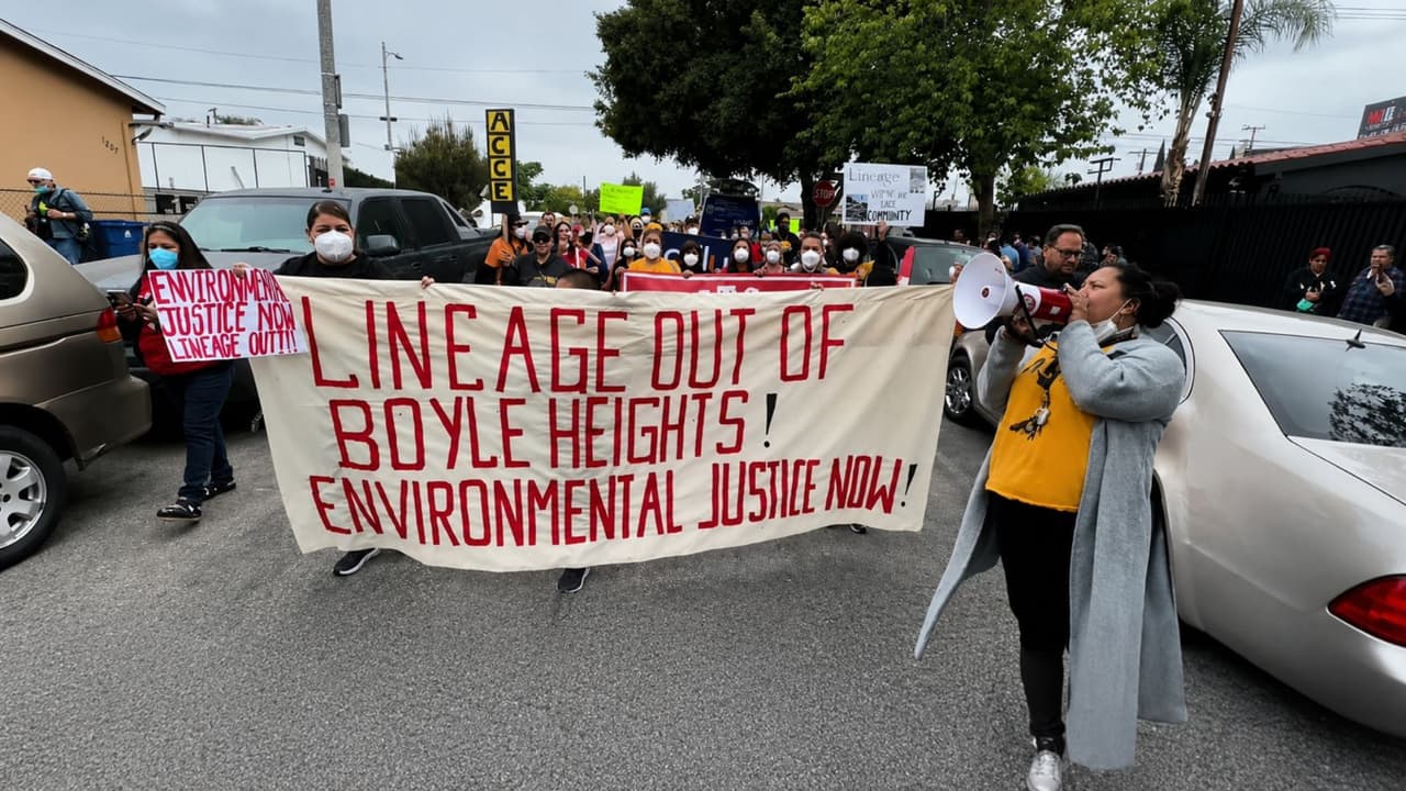 Residentes de Boyle Heights exigen la clausura de bodega de refrigeración tras semanas de angustia