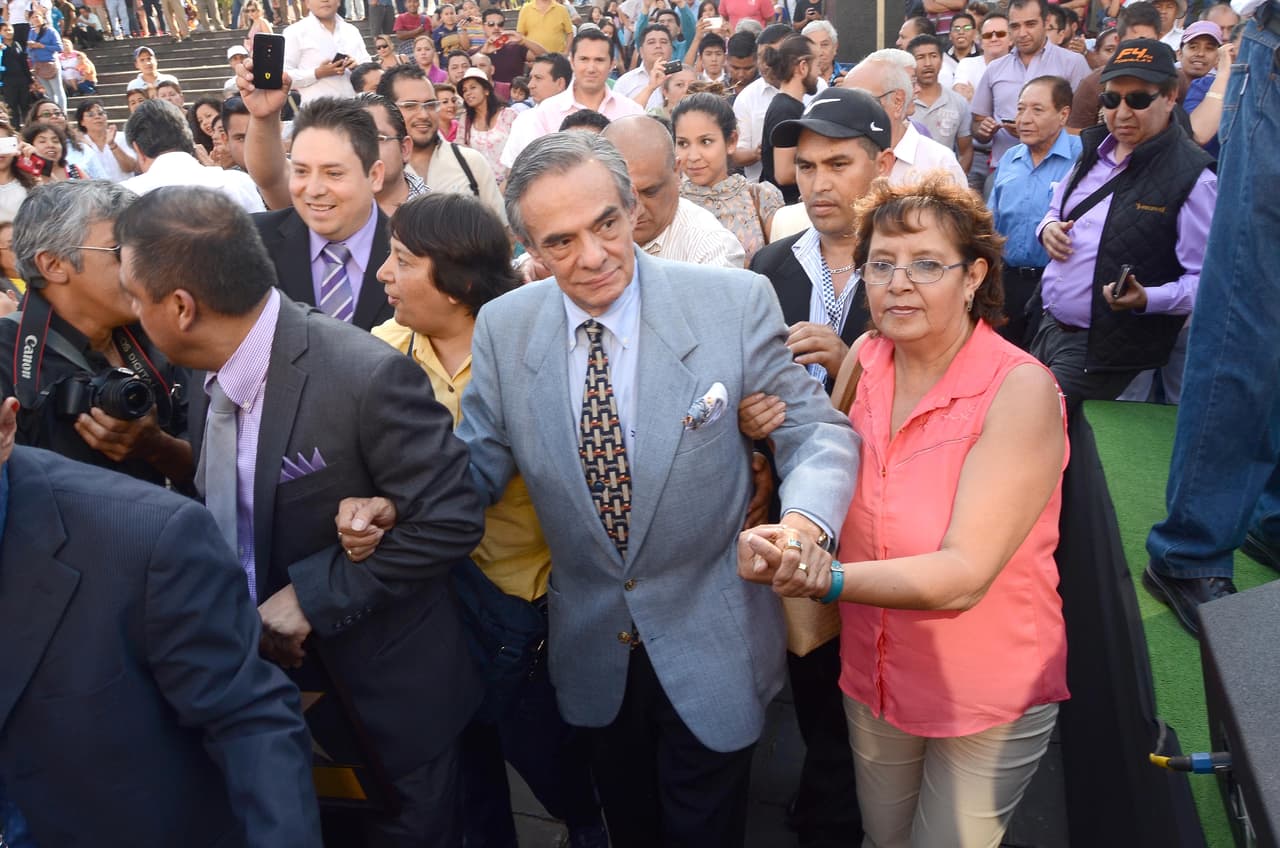 Fernando Allende ha sido de los pocos que ha visto en persona al cantante, razón por la cual artistas como Jorge Ortíz de Pinedo y Alejandra Ávalos, han expresado a medios de comunicación mexicanos como Ventaneado, su interés por ir a Miami a visitarlo.
