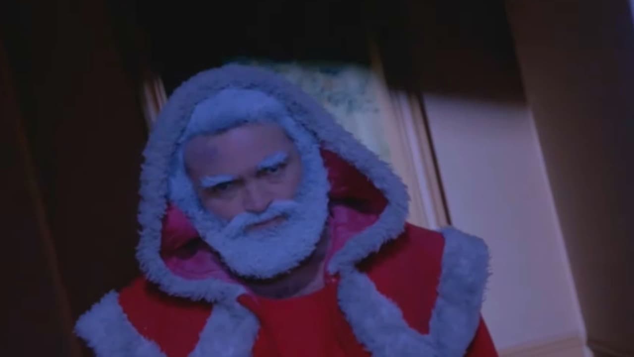 En la película un asesino se disfraza de Santa Claus.