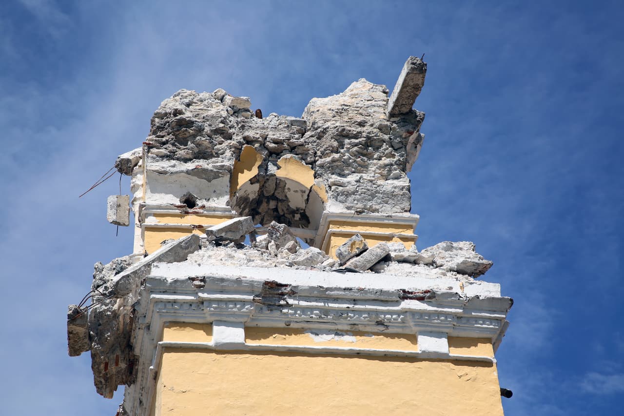 El campanario quedó completamente inservible.