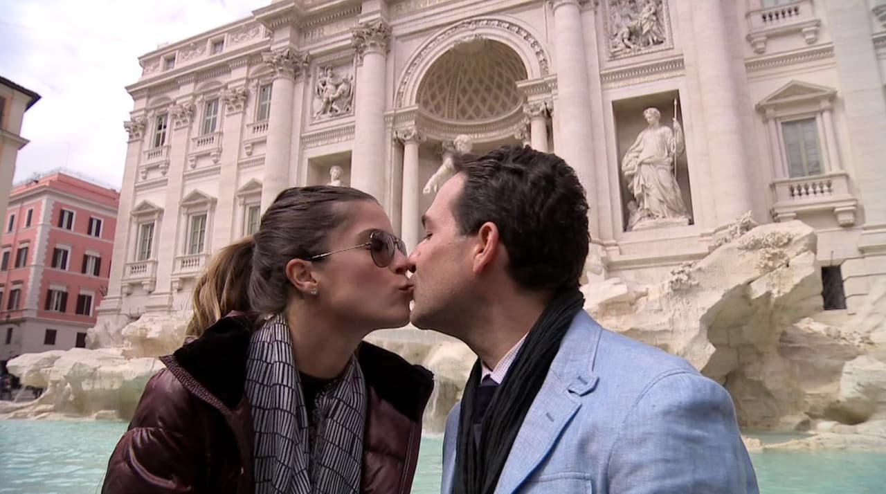 Beso en la Fontana de Trevi