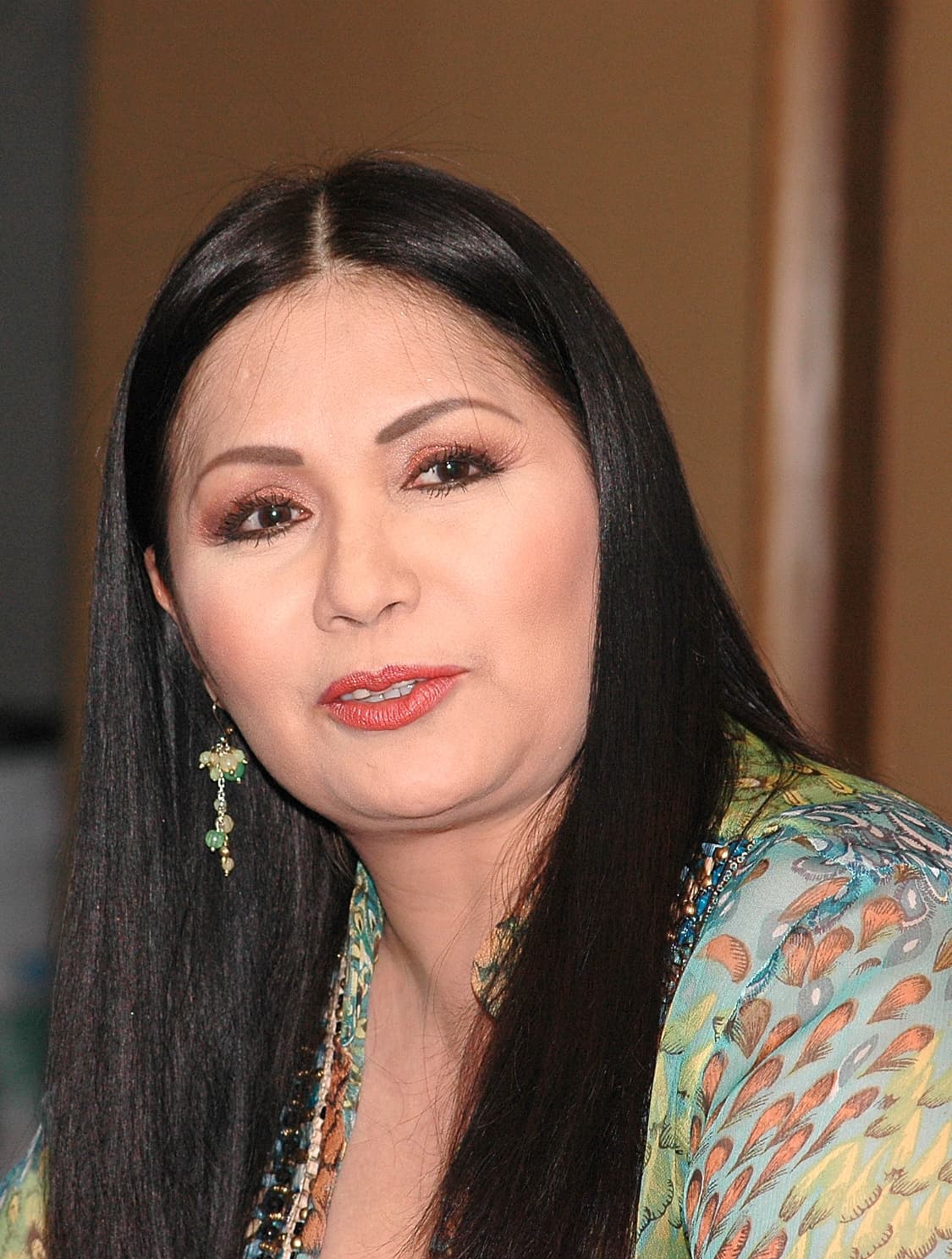 "No he querido comentar nada para no preocuparlos, pero sí traigo lastimada la rodilla derecha, aun así nadie ni nada me ha detenido, nos vemos mañana", afirmó en la red social.
<br>