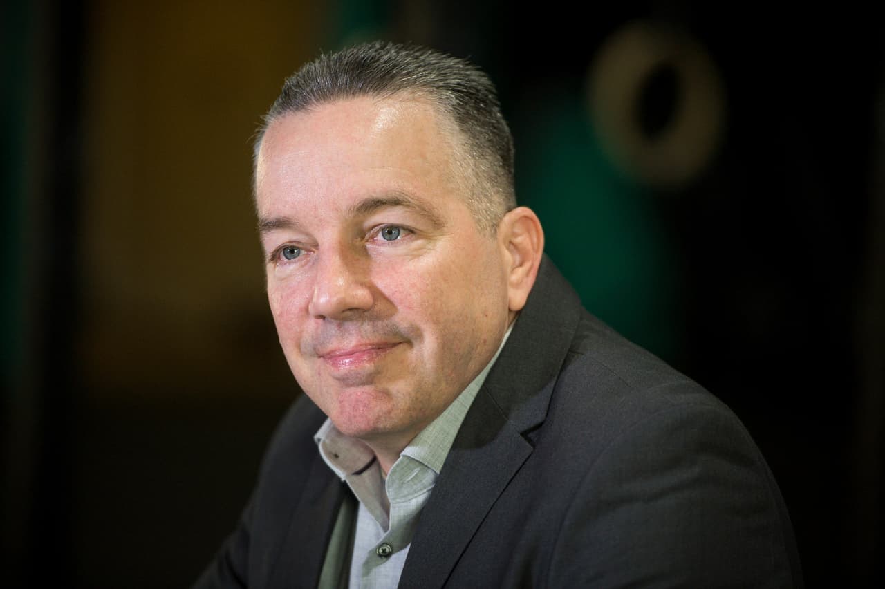 Nuevo sheriff de Los Ángeles anuncia el retiro de agentes de ICE de las cárceles del condado