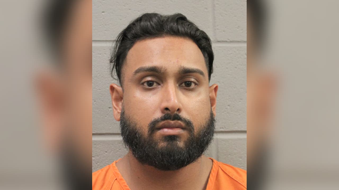 Policía de Houston acusado de disparar a su esposa en la cara con un rifle tiene fianza de $125,000